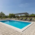 Stari Hill Private Pool Split
