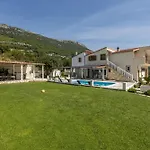 Stari Hill Private Pool