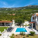 Stari Hill Private Pool Vila