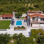 Vila Stari Hill Private Pool Split