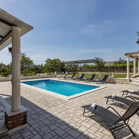 Stari Hill Private Pool