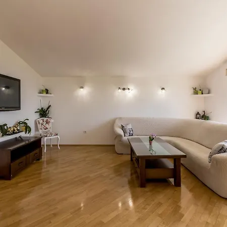 Stari Hill Private Pool