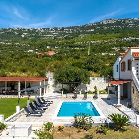 Stari Hill Private Pool Villa